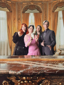 Home Su Majestad T2 1